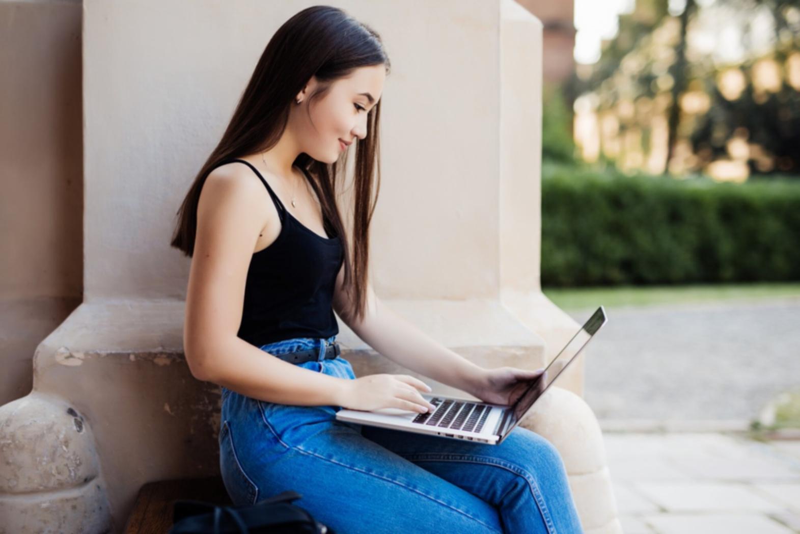 Interface d'application mobile de gestion budgétaire développée par un étudiant